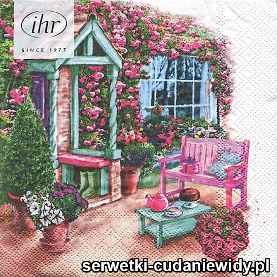 7536PACZKA Przed Domkiem